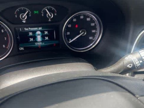 Used 2018 Buick Enclave Essence FWD image 3