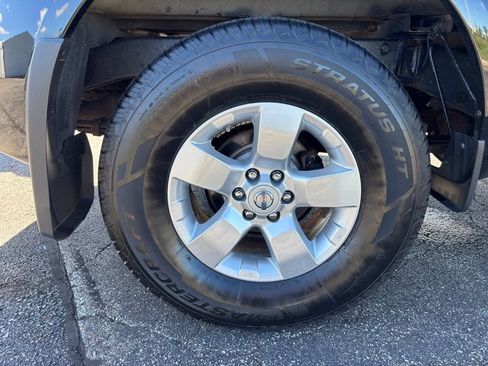 Used 2013 Nissan Frontier SV w/ SV Value Truck Pkg AWD/4WD image 26