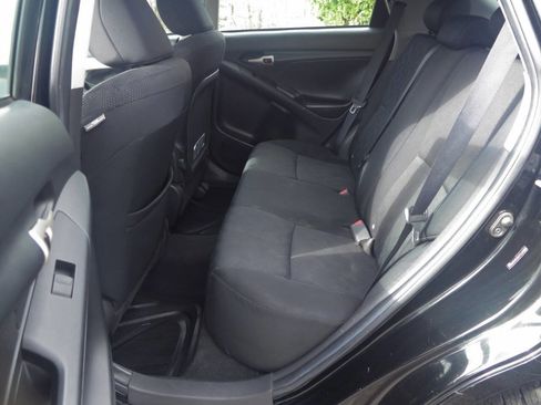 Used 2010 Toyota Matrix S image 11