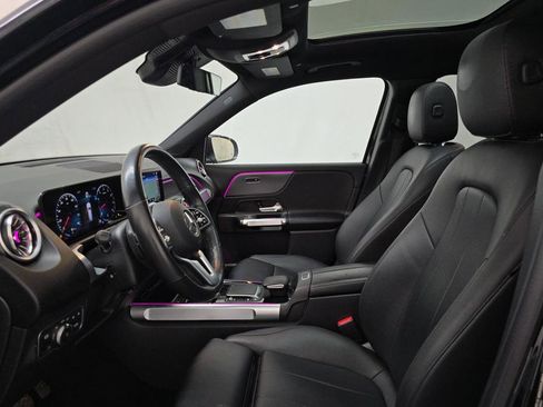 Used 2022 Mercedes-Benz GLB 250 4MATIC w/ Premium Package Lite image 4