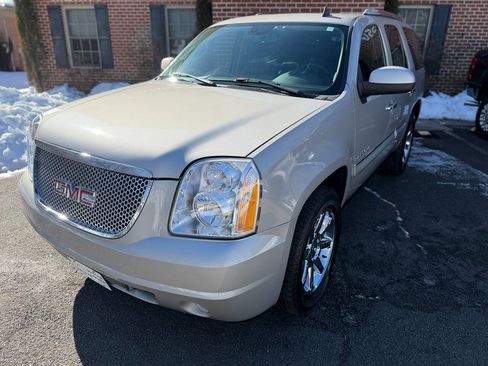 Used 2008 GMC Yukon Denali image 1