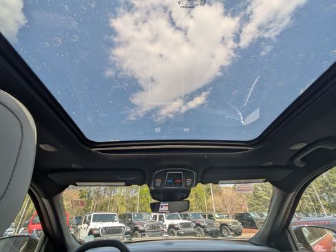 New 2026 Jeep Cherokee Limited image 24