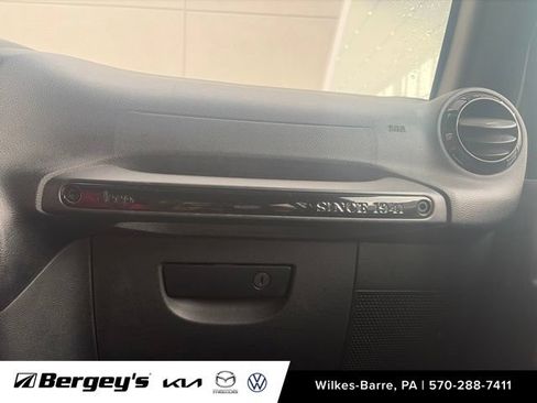 Used 2016 Jeep Wrangler Unlimited Sahara AWD/4WD image 13