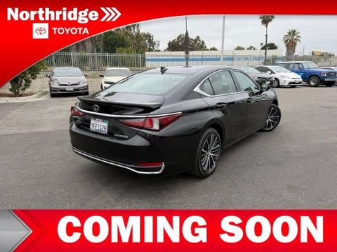 Used 2023 Lexus ES 300h w/ Premium Package FWD image 4