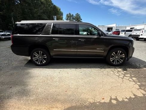 Used 2019 GMC Yukon XL Denali w/ Denali Ultimate Package AWD/4WD image 8