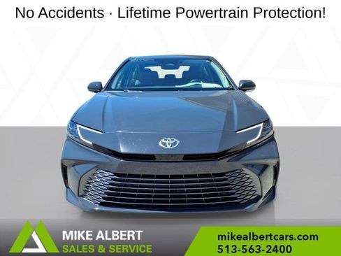 Used 2025 Toyota Camry XLE FWD image 2