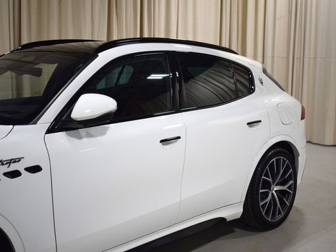 Used 2024 Maserati Grecale Trofeo image 2