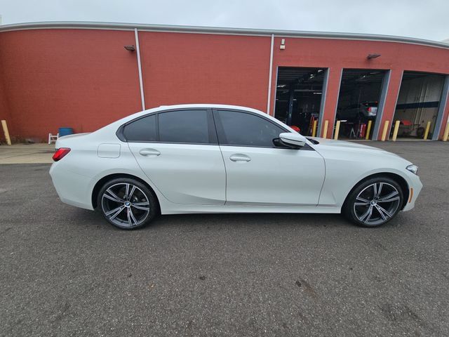 Used 2023 BMW 330i xDrive Sedan w/ Premium Package AWD/4WD image 11