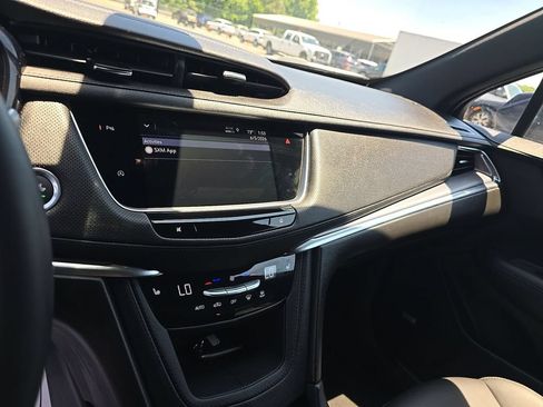Used 2025 Cadillac XT5 Luxury FWD image 6