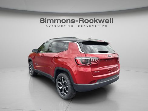 Used 2025 Jeep Compass Limited AWD/4WD image 3