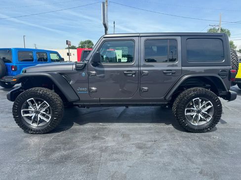 Used 2024 Jeep Wrangler Unlimited w/ Convenience Group AWD/4WD image 2