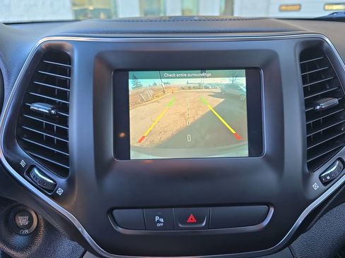 Used 2020 Jeep Cherokee Latitude Plus w/ Cold Weather Group image 15