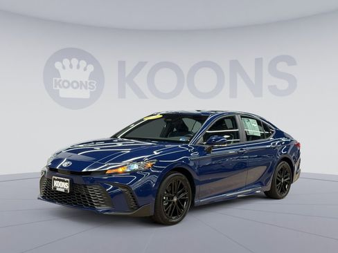 Used 2025 Toyota Camry SE AWD/4WD image 1