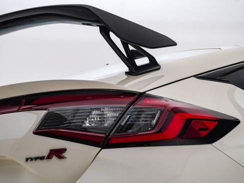 Used 2025 Honda Civic Type R image 13