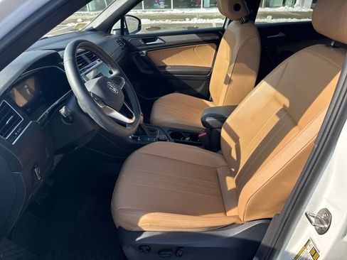 Certified 2024 Volkswagen Tiguan SE w/ Panoramic Sunroof Package image 14
