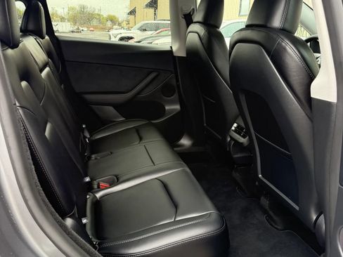 Used 2025 Tesla Model Y Performance image 19