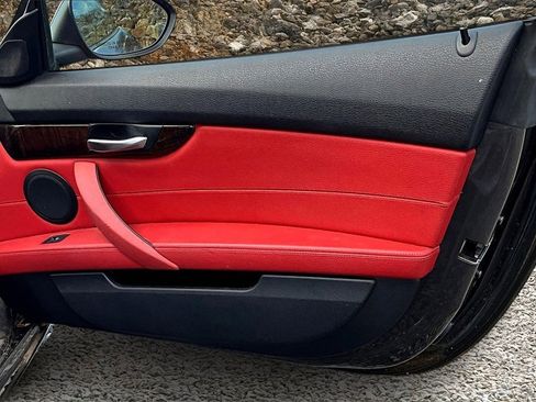 Used 2011 BMW Z4 sDrive30i w/ Premium Pkg image 17