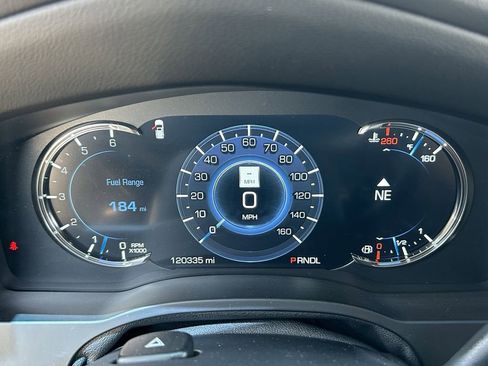 Used 2017 Cadillac Escalade ESV Luxury w/ LPO, Radiant Package AWD/4WD image 32