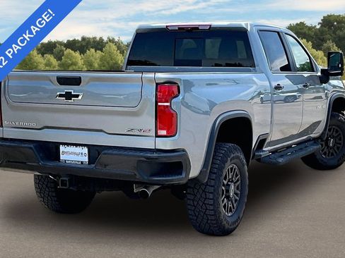 Used 2025 Chevrolet Silverado 2500 ZR2 w/ Technology Package AWD/4WD image 9