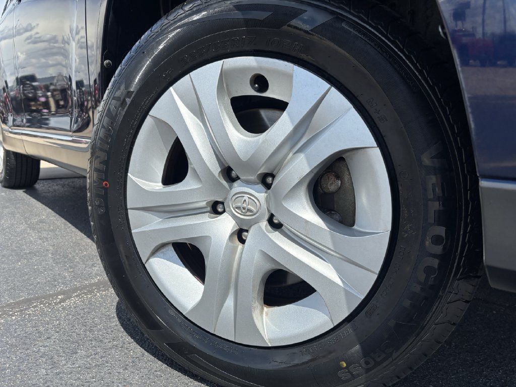 Used 2012 Toyota Highlander SE w/ Tow Pkg FWD image 7