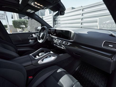 Used 2024 Mercedes-Benz GLS 63 AMG 4MATIC image 38