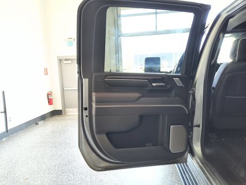 Used 2024 GMC Sierra 2500 AT4X AWD/4WD image 32