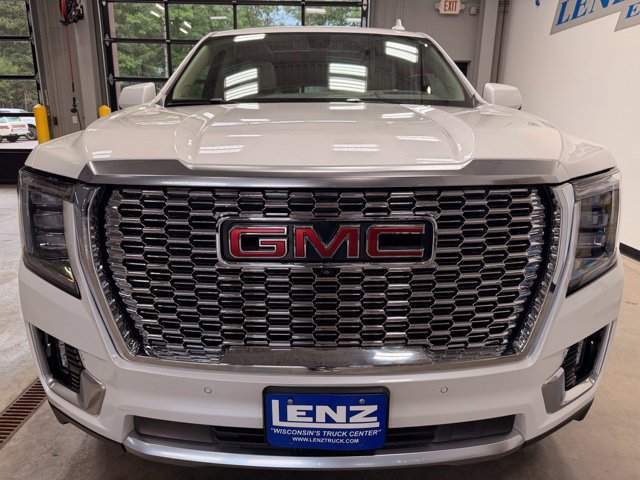 Used 2021 GMC Yukon Denali w/ Denali Premium Package AWD/4WD image 3