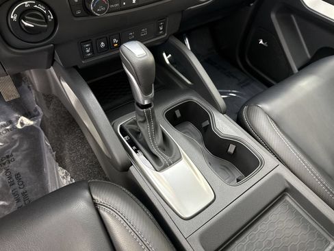 Used 2024 Nissan Frontier SL w/ Technology Package AWD/4WD image 18