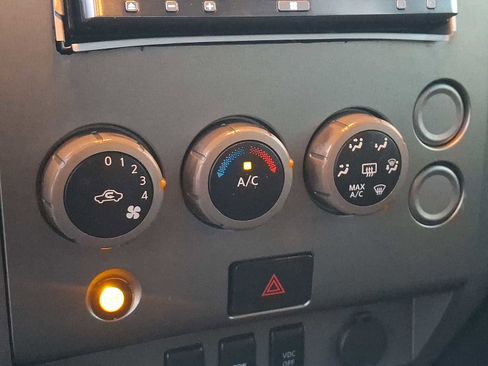 Used 2004 Nissan Titan SE w/ (Bed) Utility Bed Pkg image 16