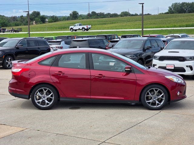 Used 2014 Ford Focus SE w/ Equipment Group 201A FWD image 9