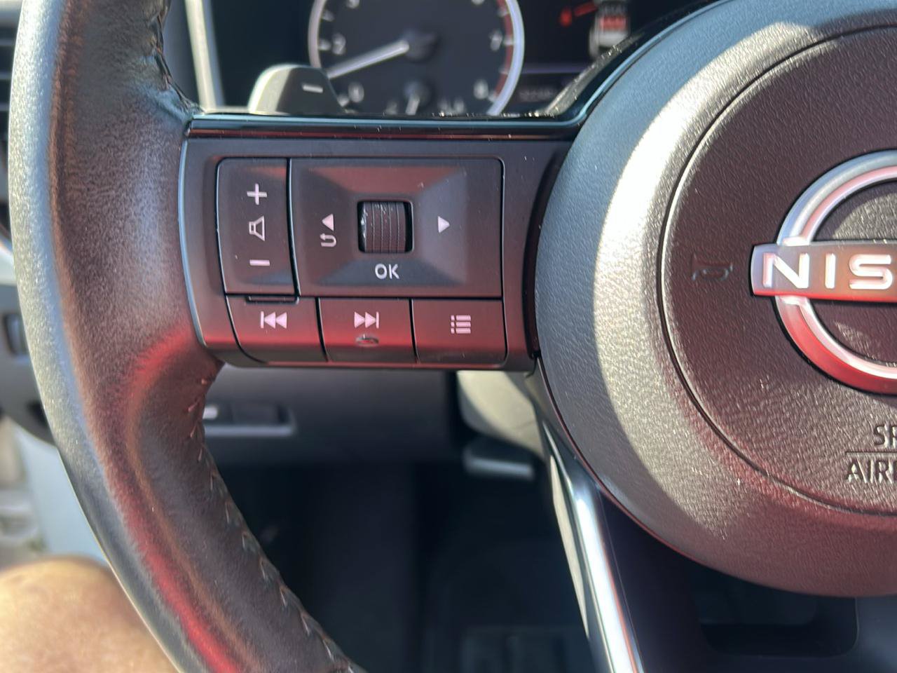 Used 2023 Nissan Rogue SV w/ SV Premium B Package FWD image 19