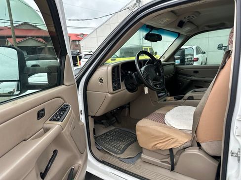 Used 2006 Chevrolet Silverado 2500 LT w/ Heavy-Duty Power Package RWD image 5
