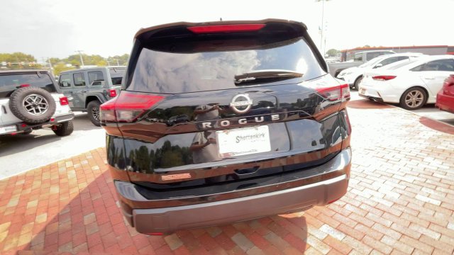 Used 2025 Nissan Rogue SV FWD image 8