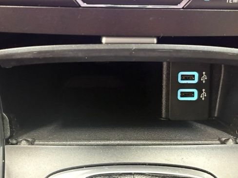 Used 2017 Ford Edge Titanium w/ Technology Package FWD image 30