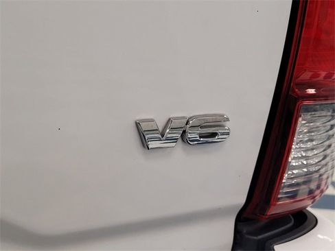 Used 2018 Toyota Tacoma SR5 image 5