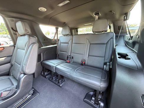 Used 2025 GMC Yukon XL Denali AWD/4WD image 24