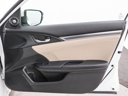Used 2016 Honda Civic Touring image 9