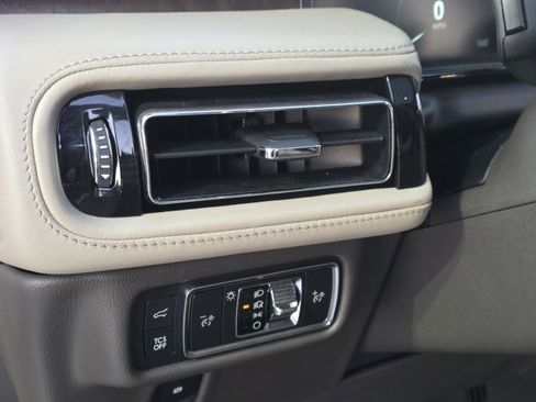 Used 2022 Lincoln Nautilus Reserve w/ Equipment Group 201A image 12