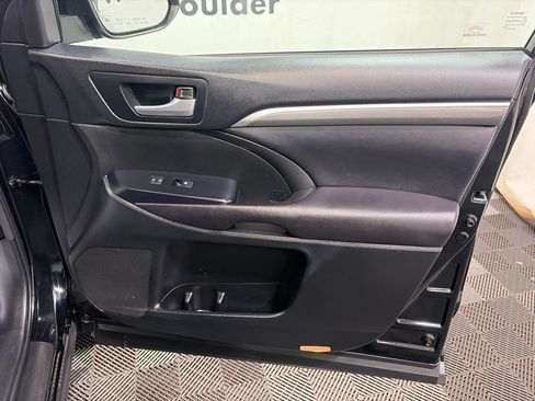 Used 2017 Toyota Highlander SE AWD/4WD image 9
