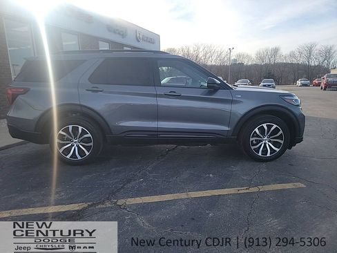 Used 2025 Ford Explorer ST-Line AWD/4WD image 6