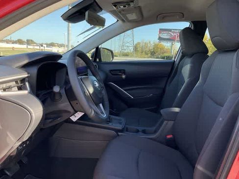 Used 2026 Toyota Corolla Cross LE image 13