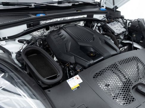 Used 2023 Porsche Macan AWD/4WD image 40