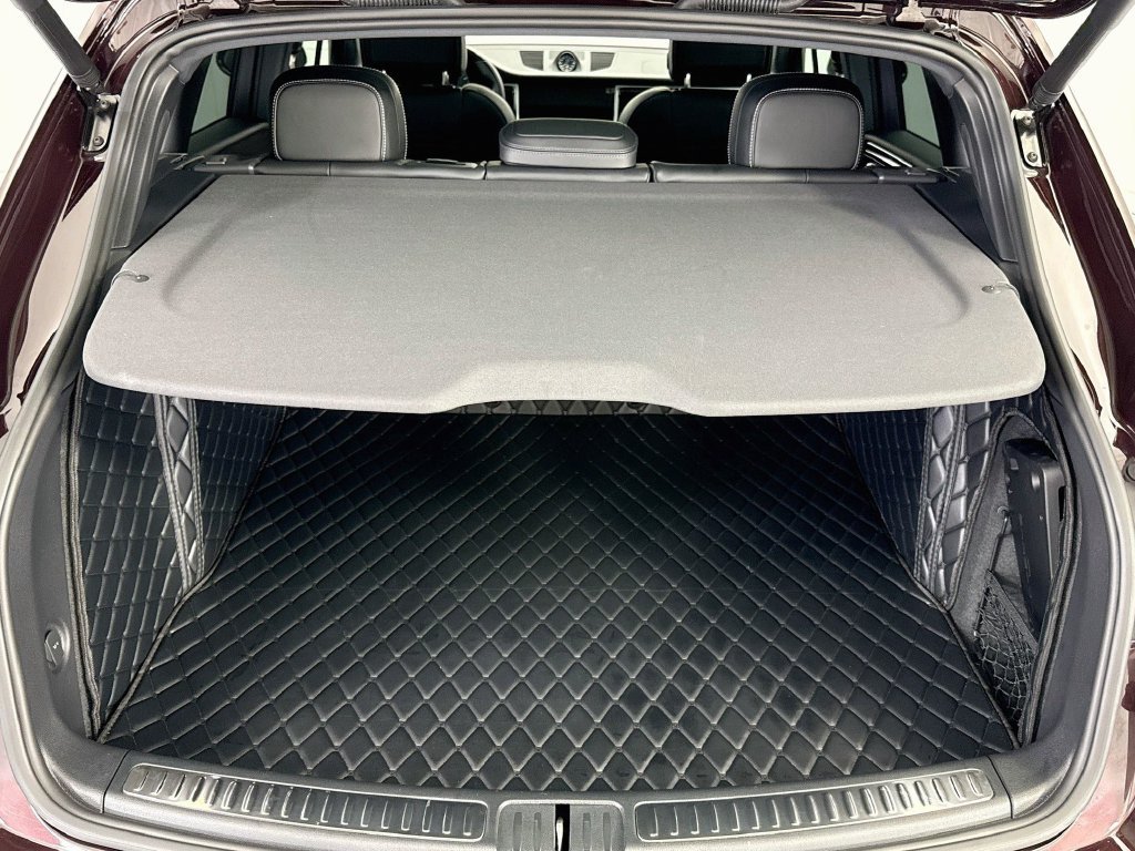 Used 2024 Porsche Macan AWD/4WD image 27
