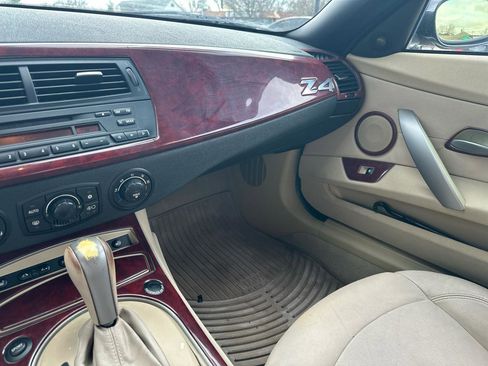 Used 2005 BMW Z4 3.0i image 12