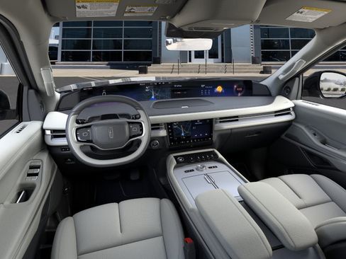 New 2026 Lincoln Navigator L Premier AWD/4WD image 9