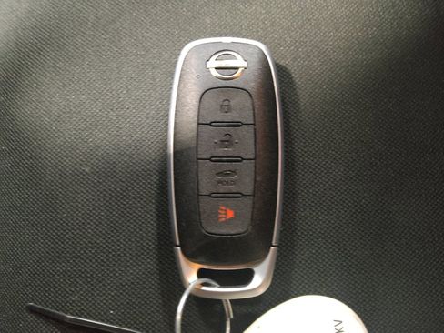 Used 2025 Nissan Versa SV FWD image 32