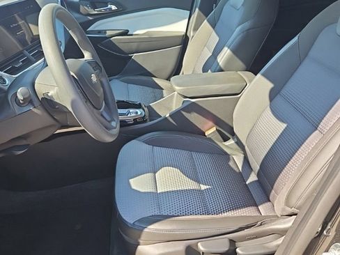 Used 2025 Chevrolet Trax LT FWD image 18