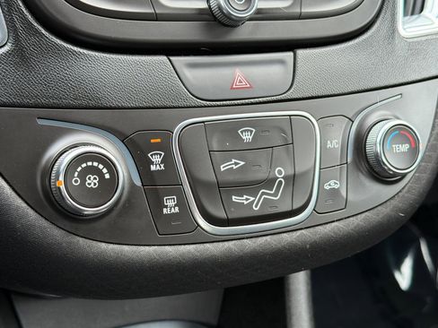 Used 2017 Chevrolet Malibu LT image 19