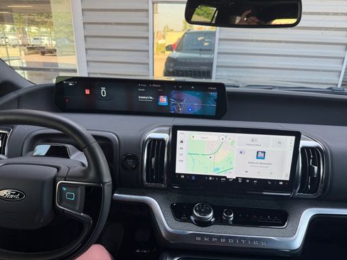 Used 2025 Ford Expedition Tremor image 16