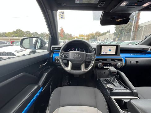 Used 2025 Toyota Tacoma TRD Off-Road image 32